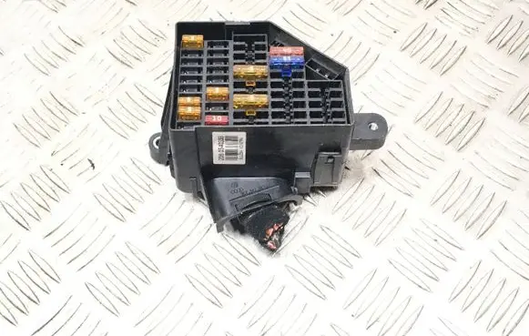 Volkswagen PASSAT B6 Fuse box set 2060540338