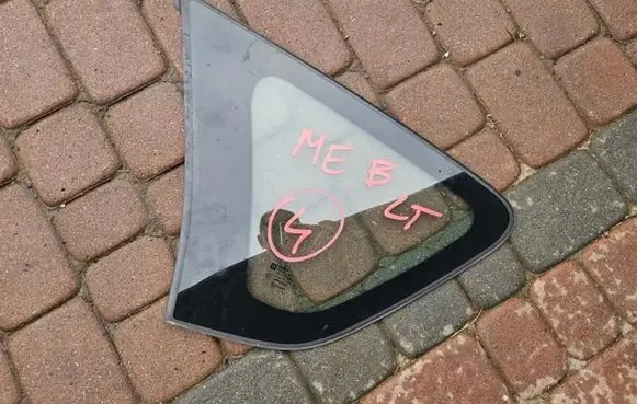 Opel Meriva B Front triangle window/glass 48TYS