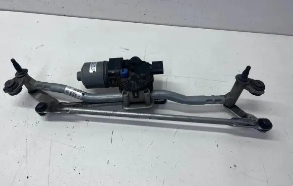 Volkswagen PASSAT B8 USA Front wiper linkage and motor 561955119B