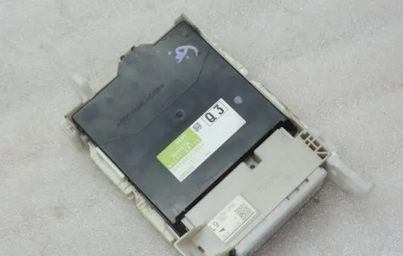 Toyota Yaris Comfort/convenience module 892200D070