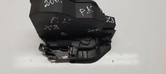BMW X3 E83 Front door lock 7154627