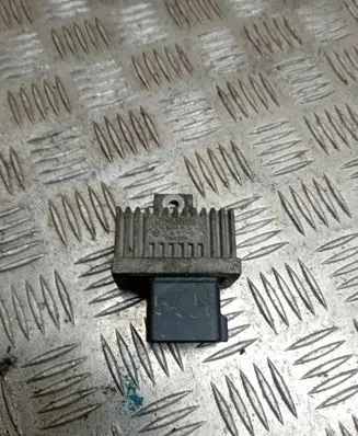 Opel Vivaro Glow plug pre-heat relay 7700113078