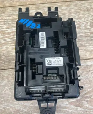 BMW M3 F80 Fuse module 9389070 19561000001
