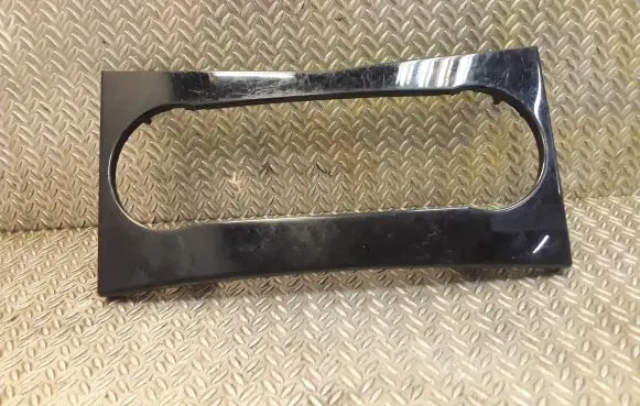 Mercedes-Benz C W204 Other center console (tunnel) element 2046800390 A2046800390