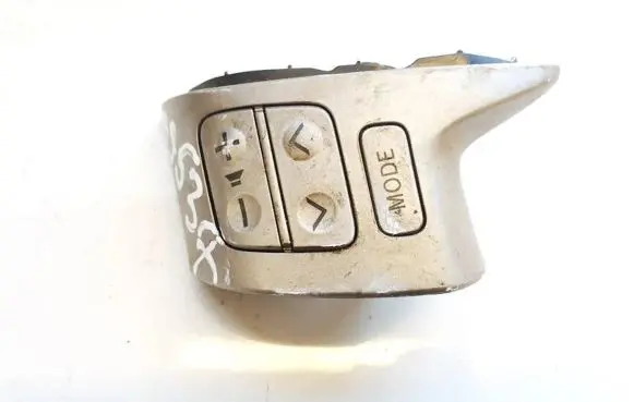 Toyota Auris 150 Steering wheel buttons/switches 