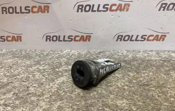 Radiator mount bracket