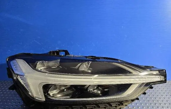 Volvo XC60 Headlight/headlamp 32133549