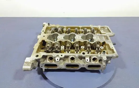 Ford Focus Engine head HX7G6090AE