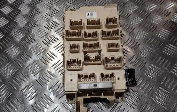 Toyota Yaris Fuse box set 2715