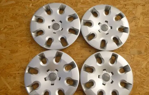 Audi A1 R15 wheel hub/cap/trim 8X0601147