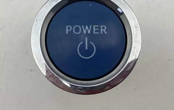 Toyota RAV 4 (XA50) Engine start stop button switch 15F032F
