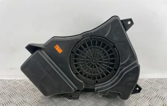 Mercedes-Benz GLE (W166 - C292) Subwoofer speaker A1668202202 8946006002E
