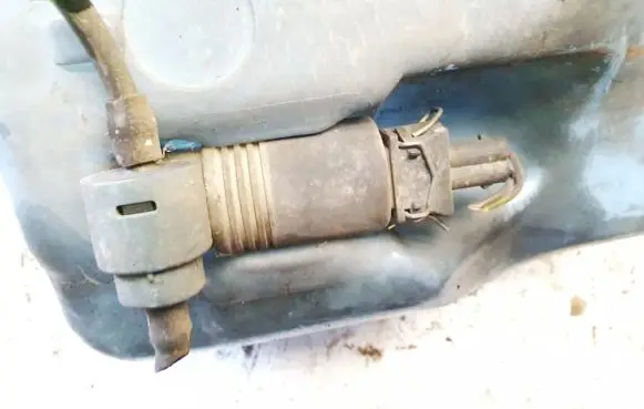 Volkswagen PASSAT B3 Windscreen/windshield washer pump