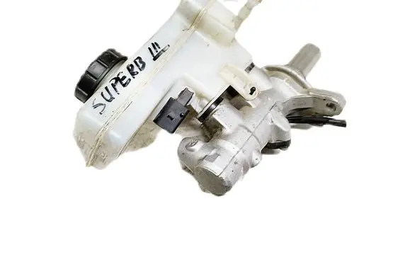 Skoda Superb B8 (3V) Master brake cylinder 5Q1611301D