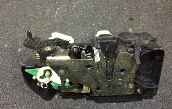 Opel Frontera B Rear door lock