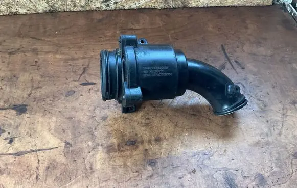 Mercedes-Benz E W211 Air intake hose/pipe A6421400687 4010202B