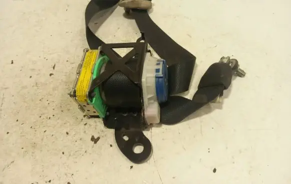 Mazda 6 Front seatbelt 1063728