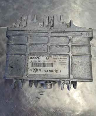 Volkswagen Golf III Engine control unit/module 0261203591 0261203592 3A0907311A