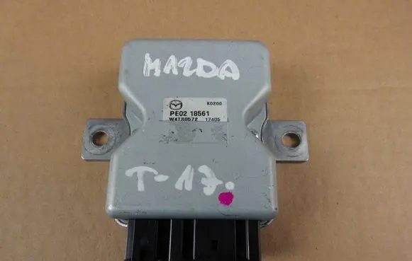 Mazda CX-5 II Fuel injection pump control unit/module PE0218561