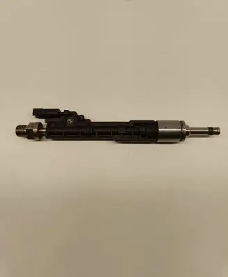 BMW 6 F06 Gran coupe Fuel injector 10213541 648627842