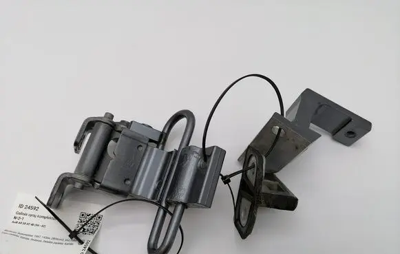 Rear door hinge set