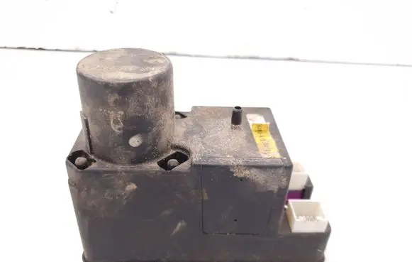Audi 80 90 S2 B4 Central locking vacuum pump 4A0862257F 8TZ00652204