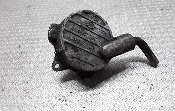 Mercedes-Benz E W210 Vacuum pump 6112300065