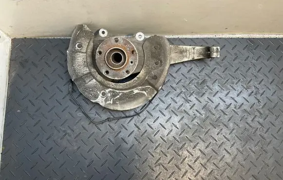 Front wheel hub