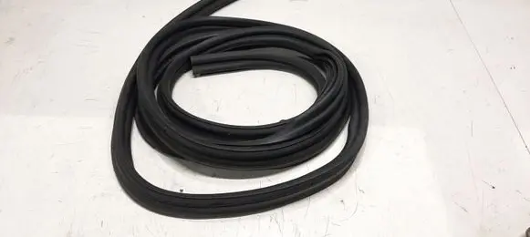 Nissan Qashqai Trunk rubber seal (body) 908304EA0A