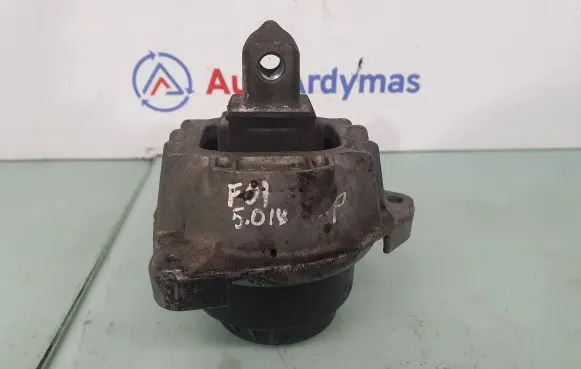 Engine mount bracket
