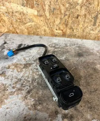 Mercedes-Benz C W203 Electric window control switch A2038210679 501955 0602F00