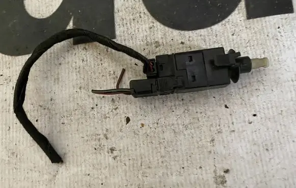 Mercedes-Benz C W202 Brake pedal sensor switch a0015450109 0015450109