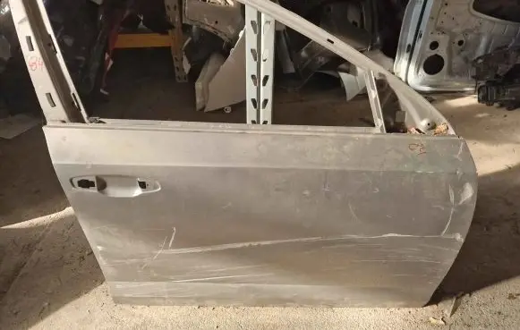Skoda Octavia Mk3 (5E) Front door 5E0831312