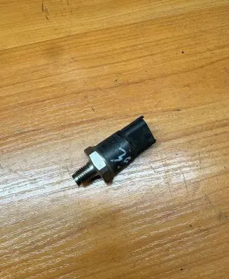 BMW 5 E39 Fuel pressure sensor 0281002475 020508 29126000315