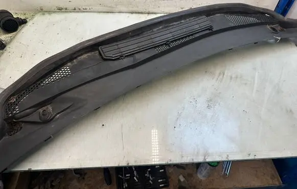 Mercedes-Benz B W245 Wiper trim A1698300013 982444WF1A
