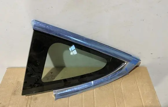 Tesla Model 3 Rear side window E008686 DOT1100AS2M5385