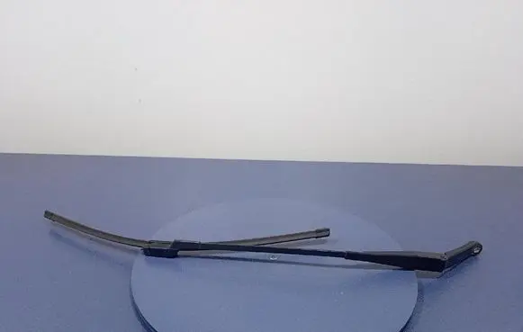 Front wiper blade arm