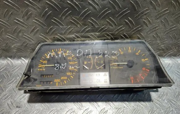 Mazda 323 Speedometer (instrument cluster) 769803101