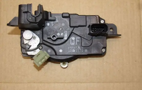 Opel Astra H Front door lock 13210748QF