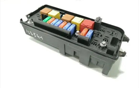 Opel Vectra C Fuse box set 13241893