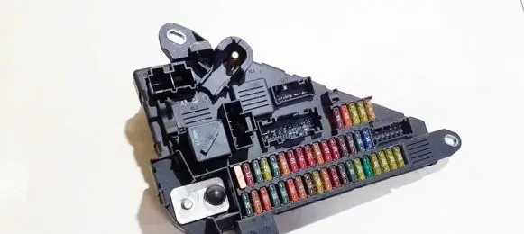 BMW 5 E60 E61 Fuse box set 913883001 518956057