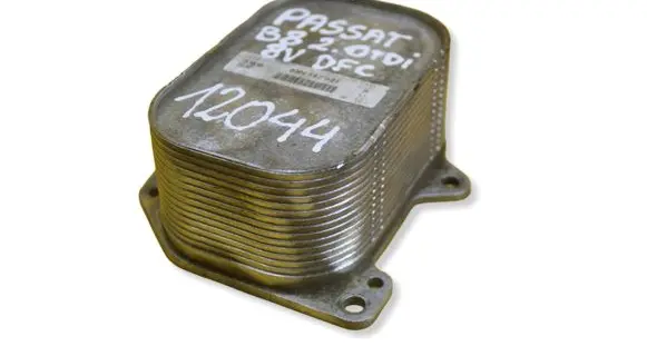 Volkswagen PASSAT B8 Oil filter mounting bracket 03N117021