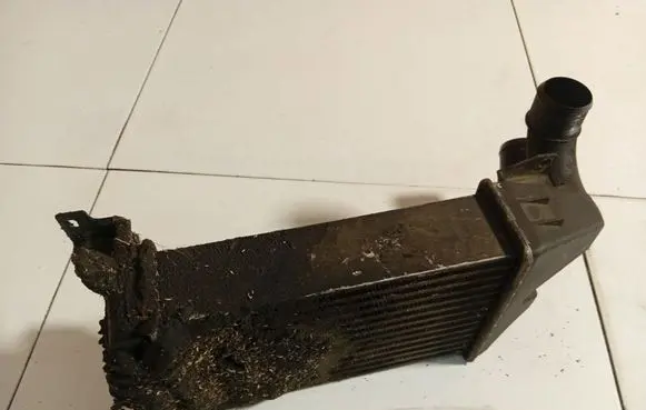 Opel Astra H Intercooler radiator 13213402