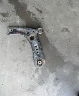 Volkswagen Golf VII Front lower control arm/wishbone 5Q0407151J