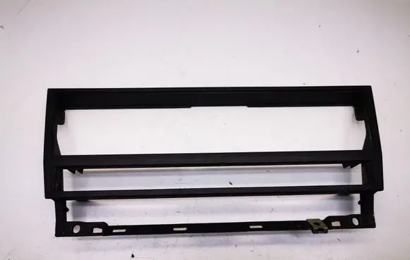 BMW 5 E39 Radio/GPS head unit trim 8247302