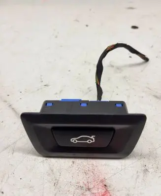 BMW 5 F10 F11 Tailgate/boot open switch button 9275119