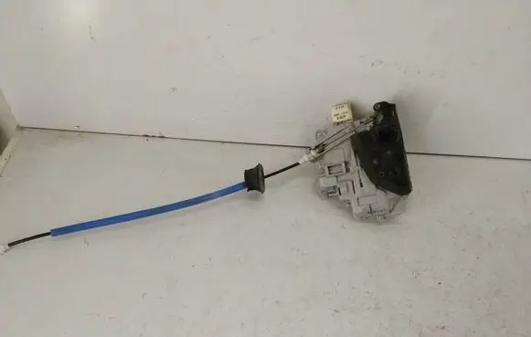 Audi A8 S8 D3 4E Rear door lock 4F0839015