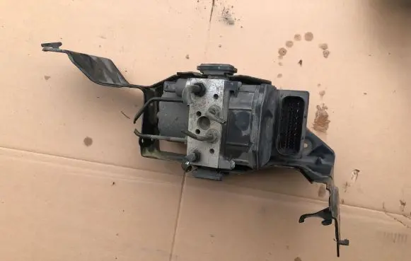 Ford Mondeo Mk III ABS Pump 0285950076