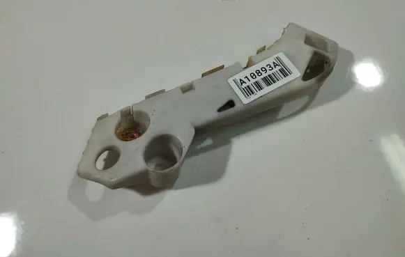 Mazda 5 Front bumper mounting bracket