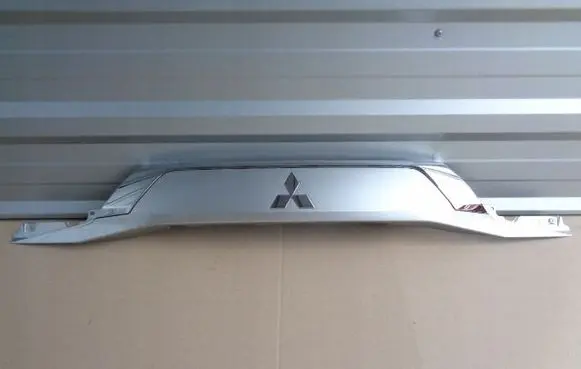 Mitsubishi Outlander Tailgate trim 